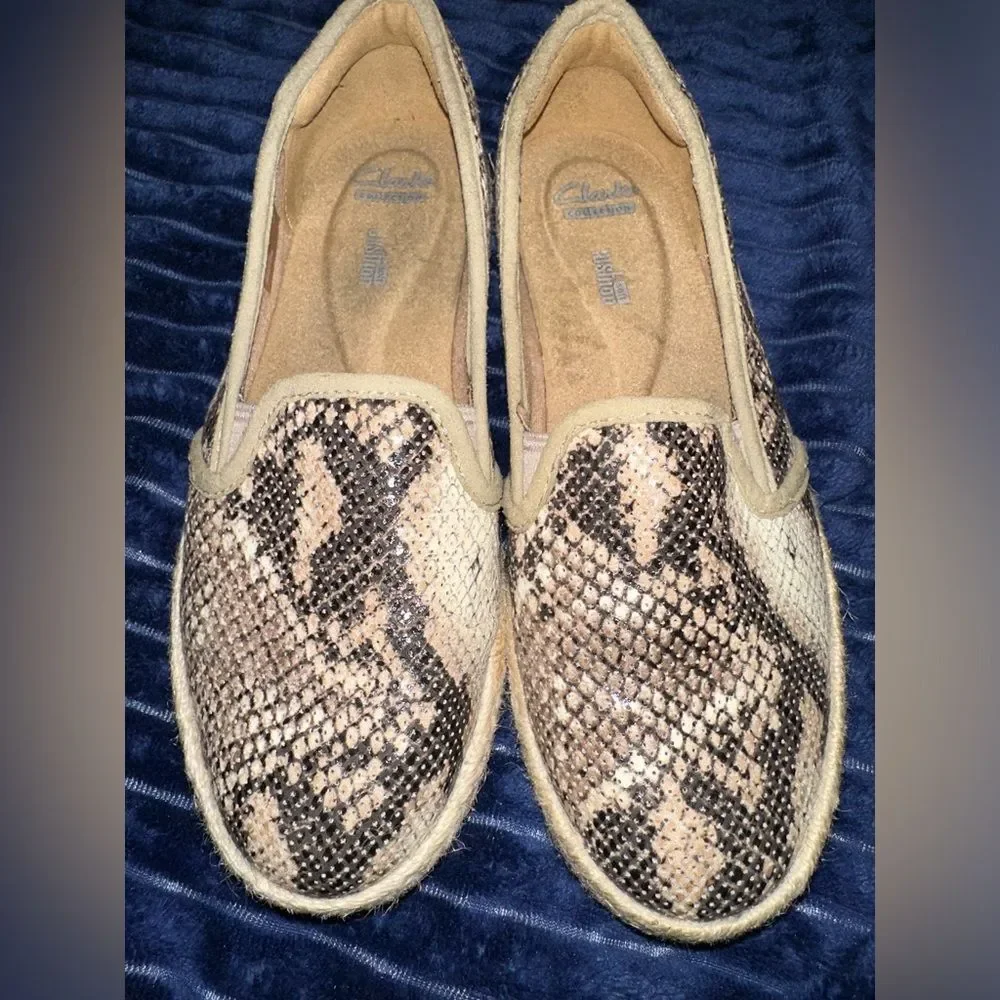 Clarks Azella Theoni Snake Print Slip On Espadrille Loafers size 6.5 comfort